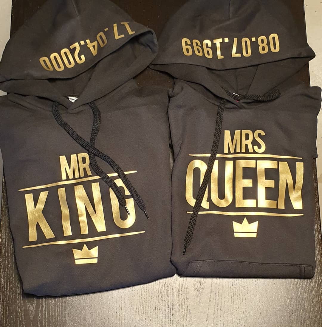 golden hoodies mr king mrs queen golden font partnerlook design lounge textil Bedruckung mit namen partner hoodie couple style hamburger haenger hanger crew spreadshirt mr and mrs shirts 