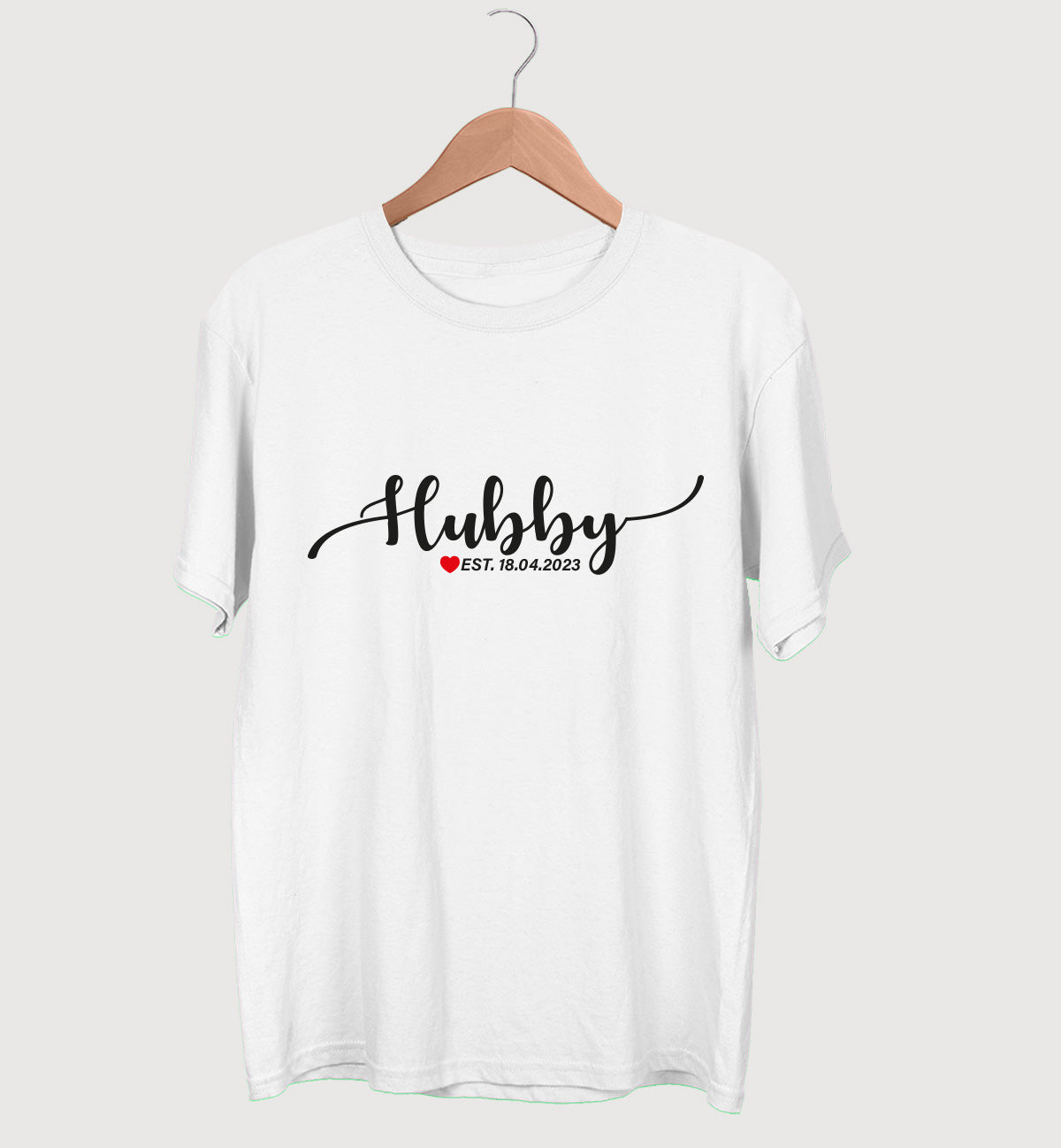 herren tshirt in schwarz hubby datum bedruckt kurzarm perfekt als Geschenkidee für männer und Vatertag aber auch Valentinstag und Geburtstag in weiss