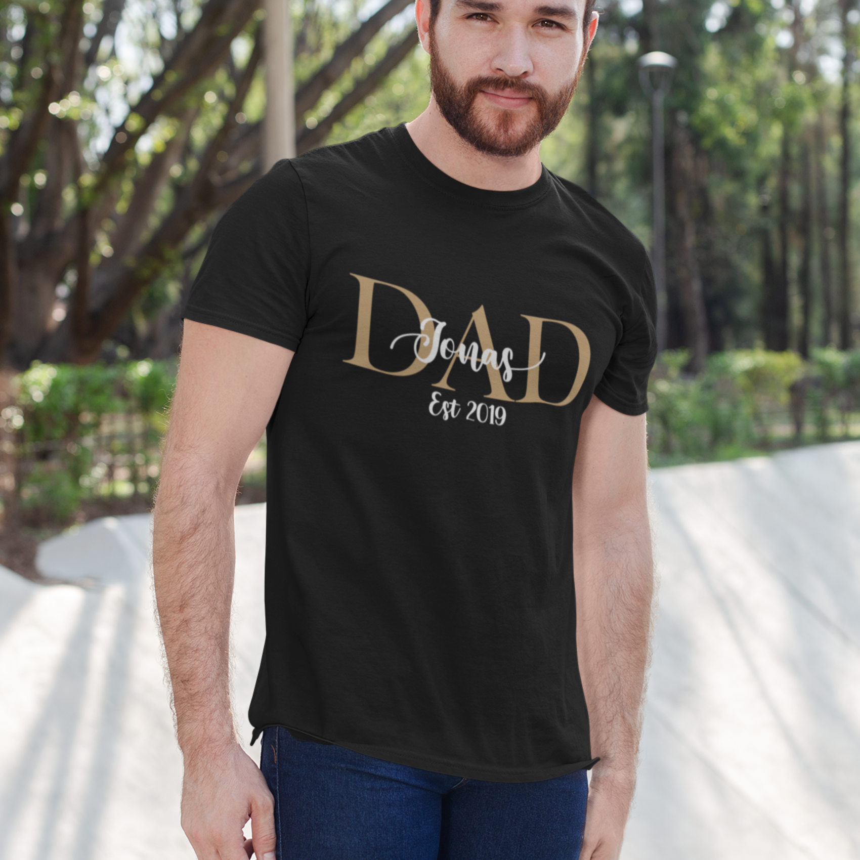 Herren Dad T Shirt personalisiert Geschenk Vatertag Geburtstag Geburt Daddy Familie Kinder dadlife momtube family outfit mit namen bedrucken schwarz