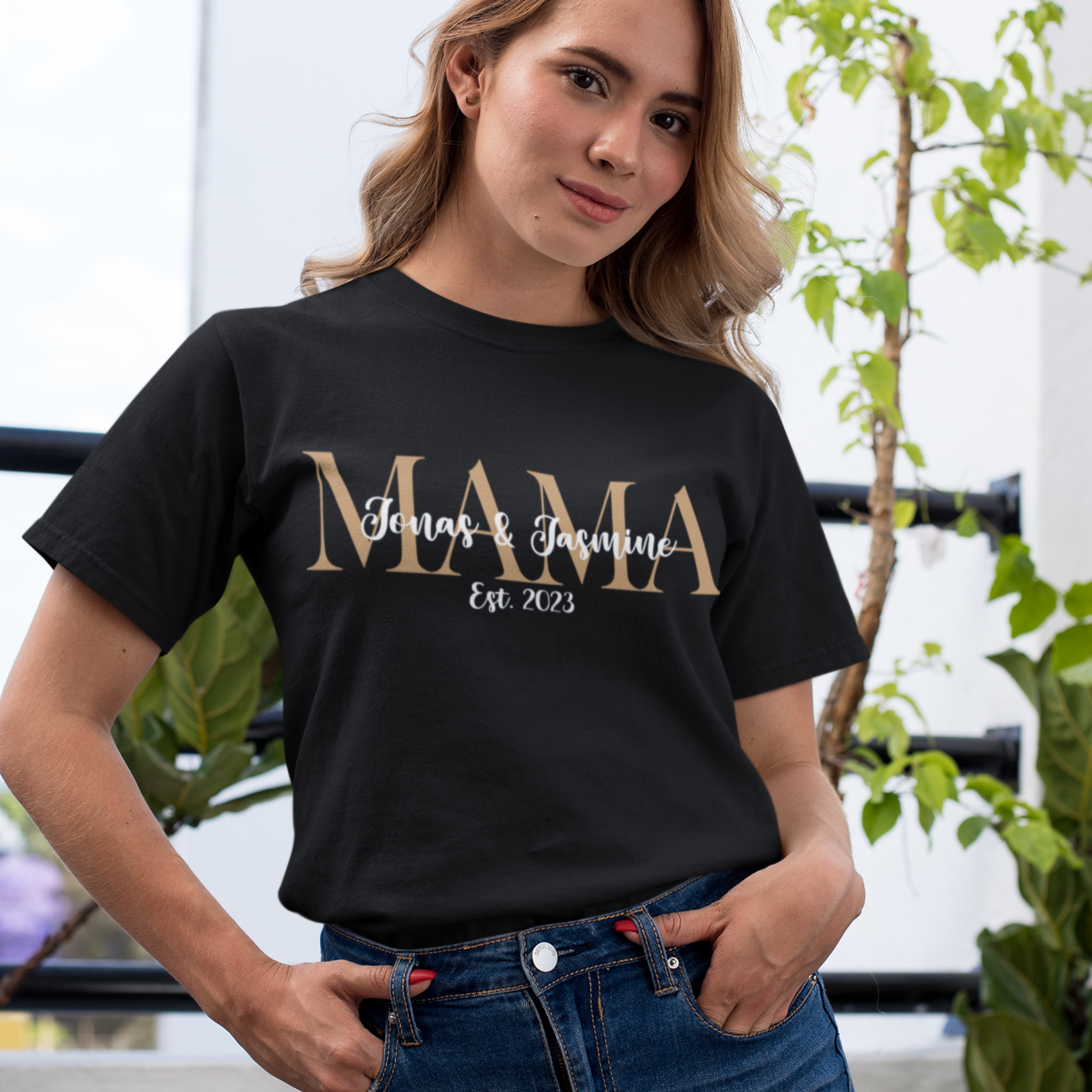 Damen Mama T Shirt personalisiert Geschenk Muttertag Geburtstag Geburt Mom Familie Kinder momlife momtube family outfit mit namen bedrucken