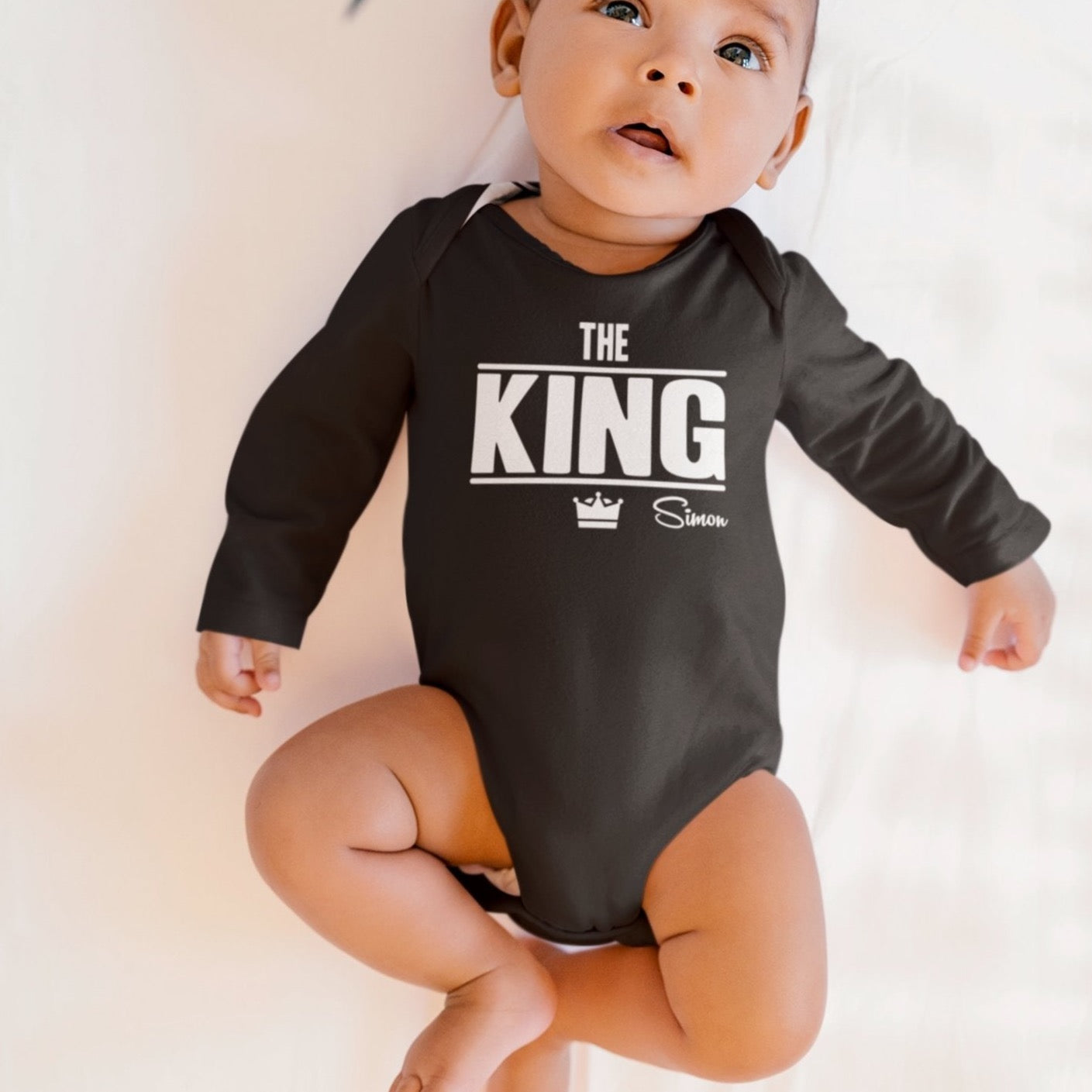 baby body mit namen strampler mit Wunschnamen gestalten king schwarzes babysuite