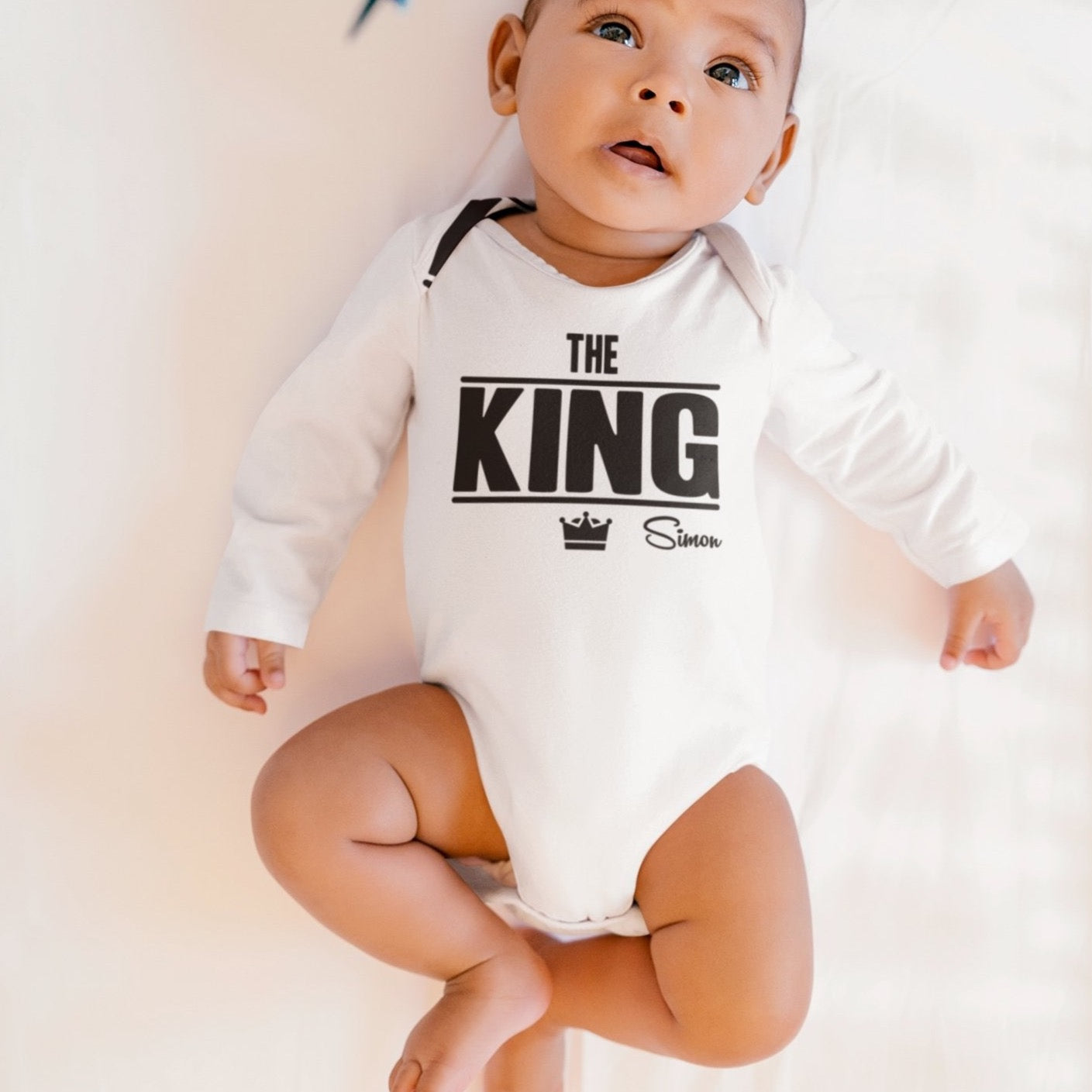 baby body mit namen strampler mit Wunschnamen gestalten king weisses babysuite