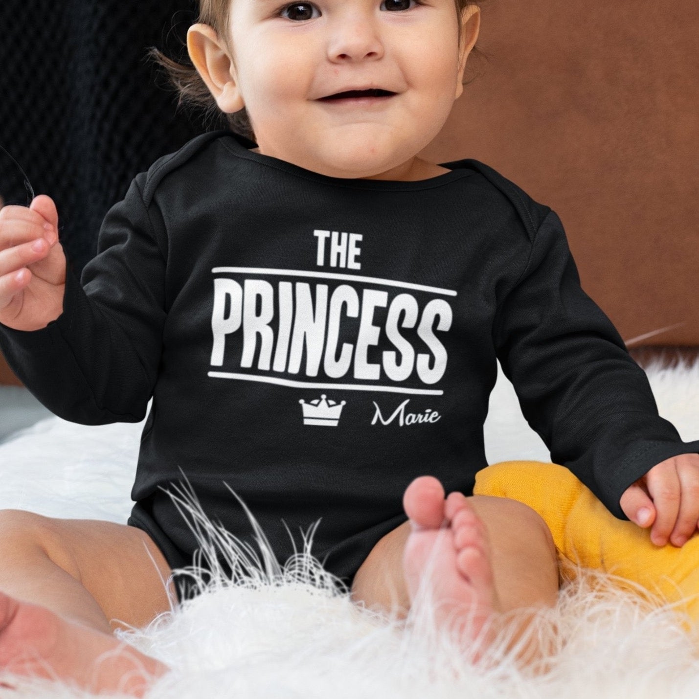 baby strampler mit namen gestalten baby body mit Wunschname bedrucken schwarzes strampler
